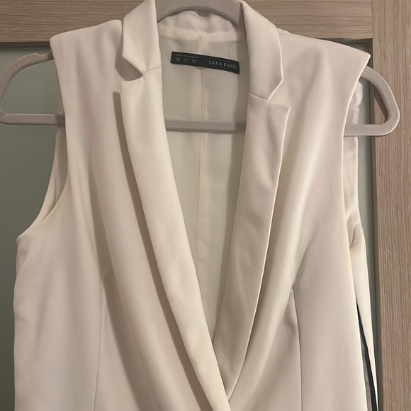 Vest jumpsuit with shoulder pads - Picture 2 of 7